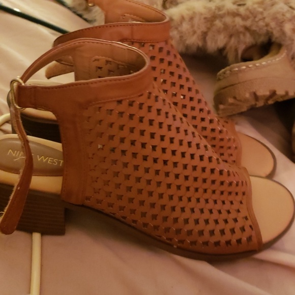 Shoes - Picture 3 of 4